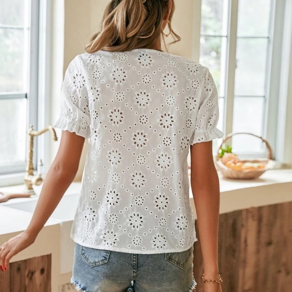 Boho White Floral Eyelet Puff Sleeve Blouse - Picture 4 of 5
